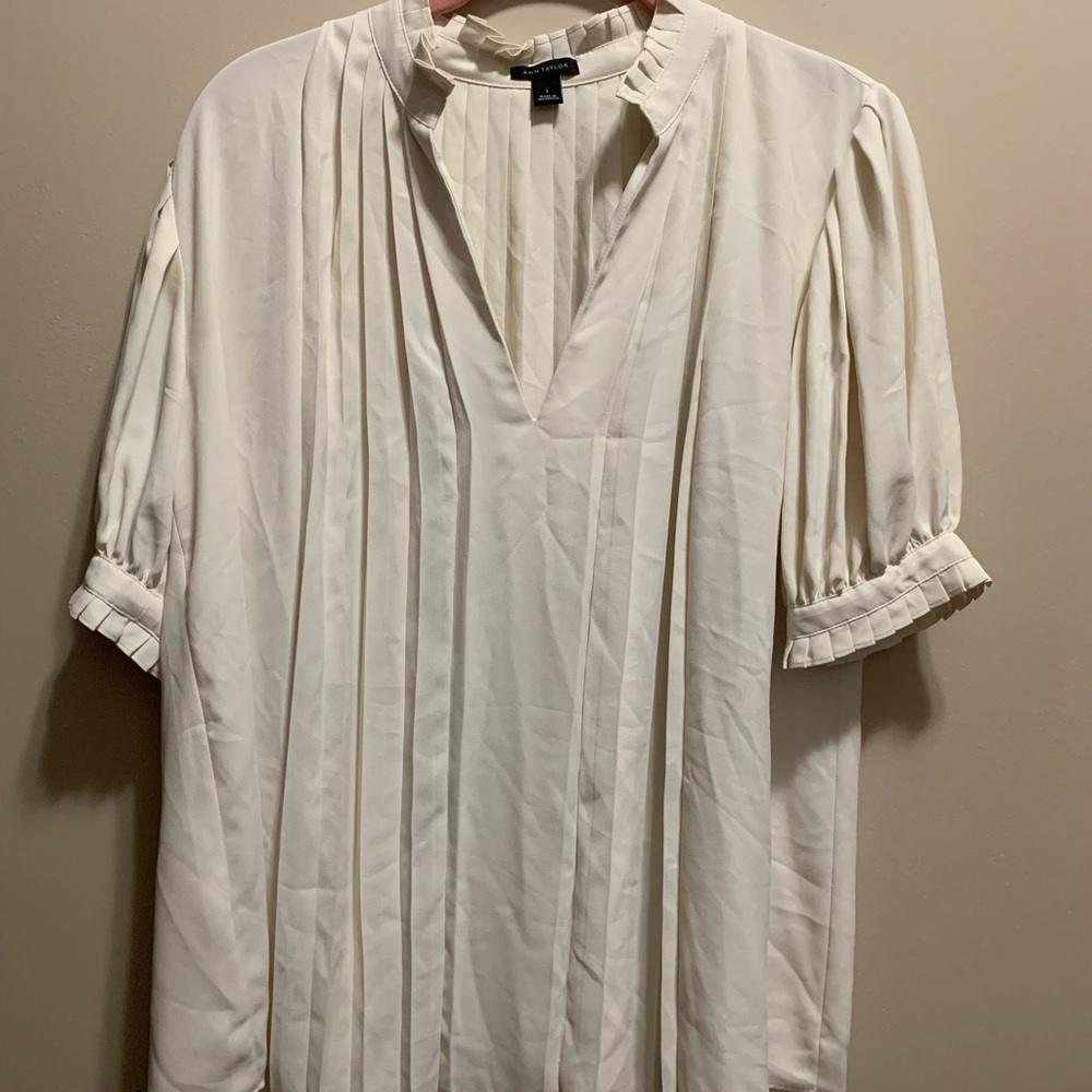 Women’s Ann Taylor White Pleated blouse Size S